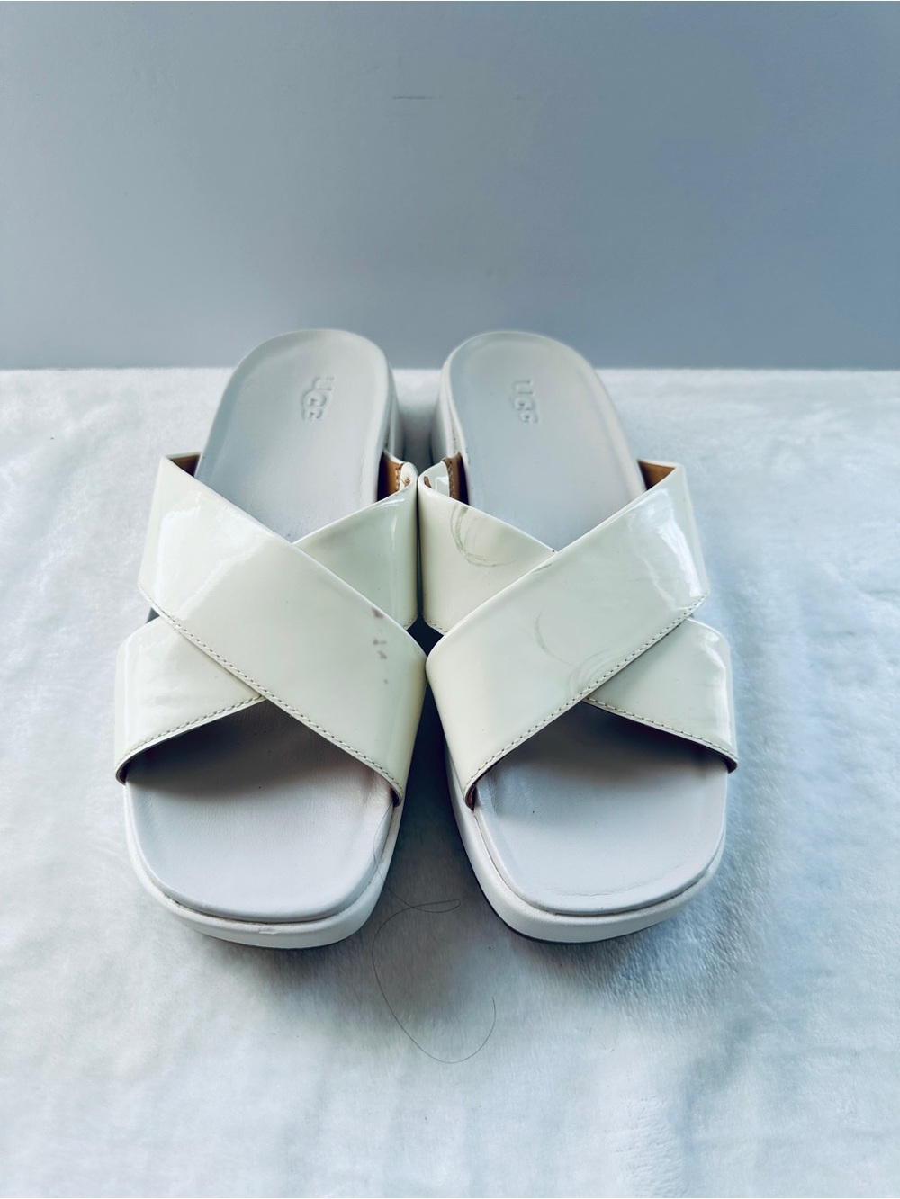UGG Emily White Patent Leather Crossover strap Platform Slide Sandals Size 7.5